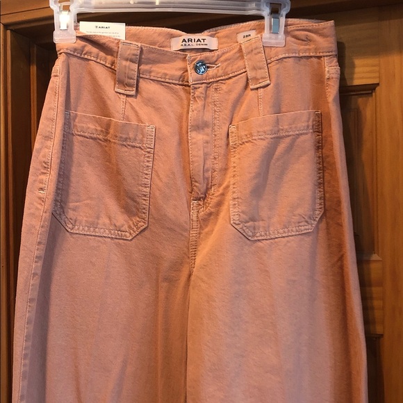 Ariat Ultra High Rise R.E.A.L. Denim - Wide Leg & Coral - Size 28R - Picture 4 of 5